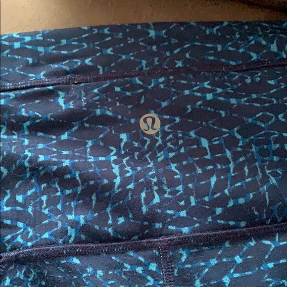 Lululemon High rise 7/8 pure practice right - Picture 4 of 5